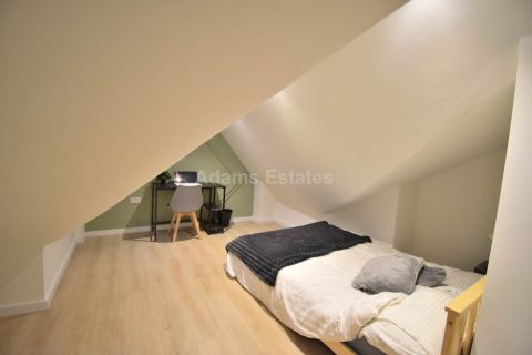 Room 5, Radstock Road, Reading RG1, Room to rent