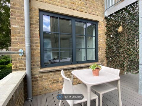 Shrewsbury Court, London EC1Y