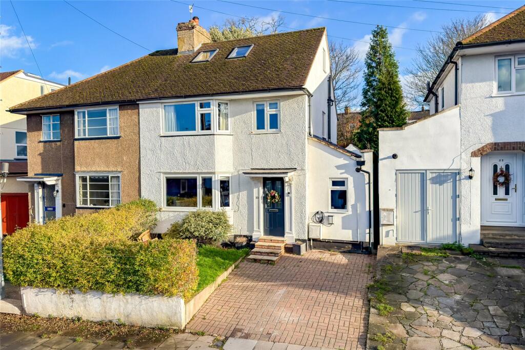 Dickens Close, St. Albans, Hertfordshire, AL3