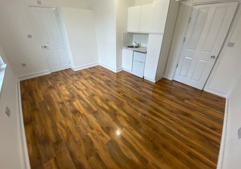 Hoe Street, London E17, Studio to rent