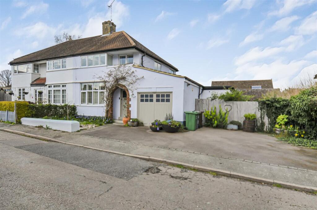 Fairway Close, Park Street, St. Albans