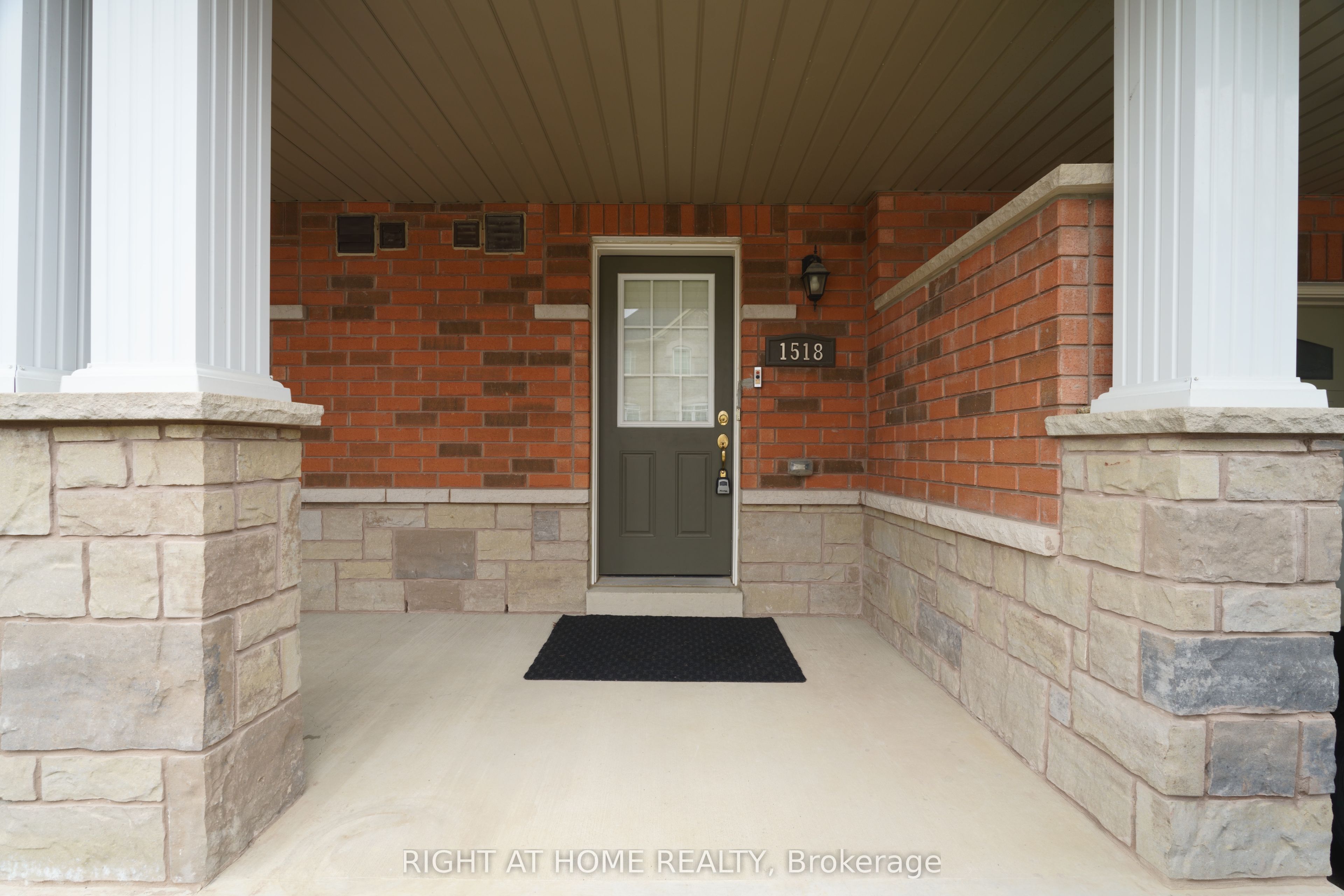 1518 Shepway Mews, Pickering, ON, L1X 0C7 photo 2