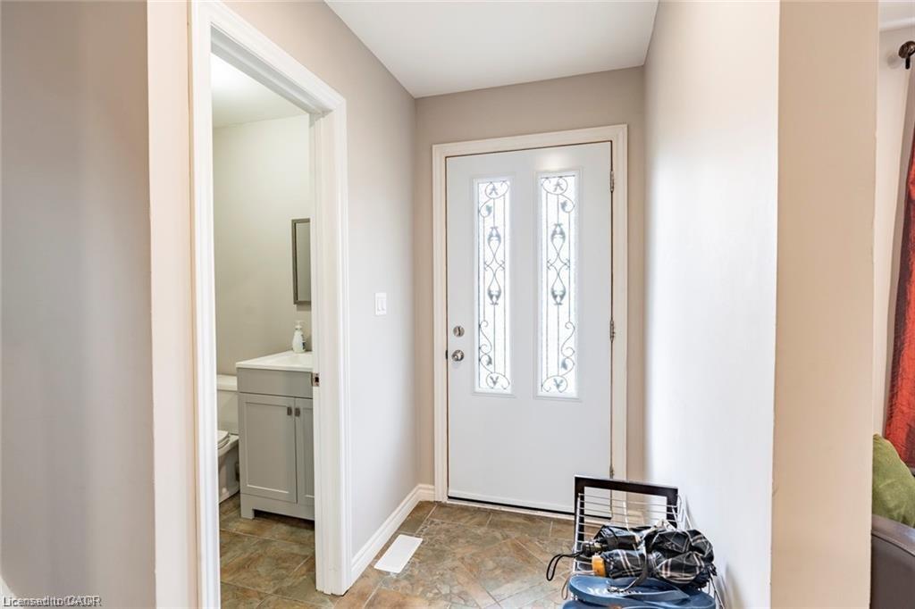 Upper-72 Ingleside Drive, Kitchener, ON, N2M 2G8 photo 2