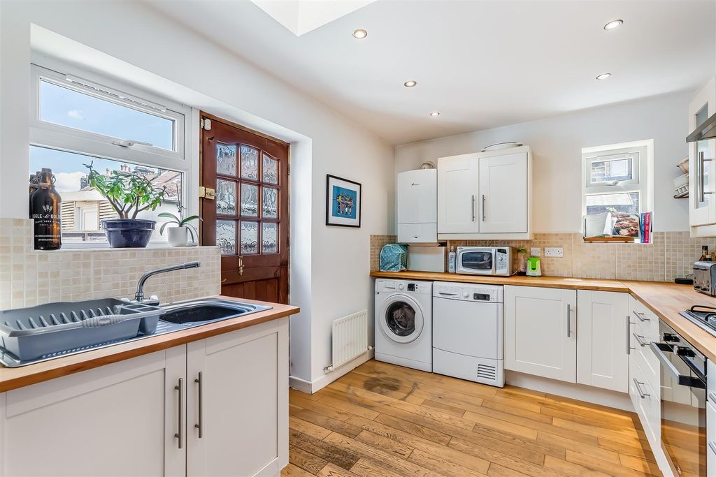 Additional image 2 of 3 bed semi-detached house for saleThwaites Avenue, Ilkley LS29