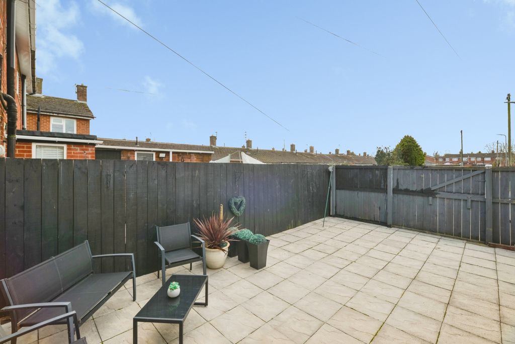 2 bed terraced house for saleTithe Barn Road, Stockton-On-Tees TS19 photo 2
