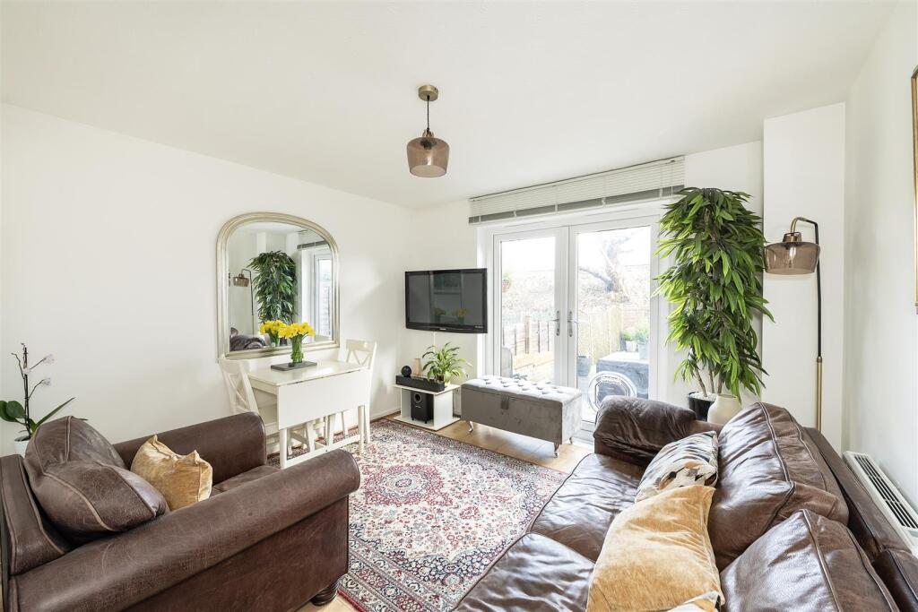Loire Mews, Harpenden photo 3