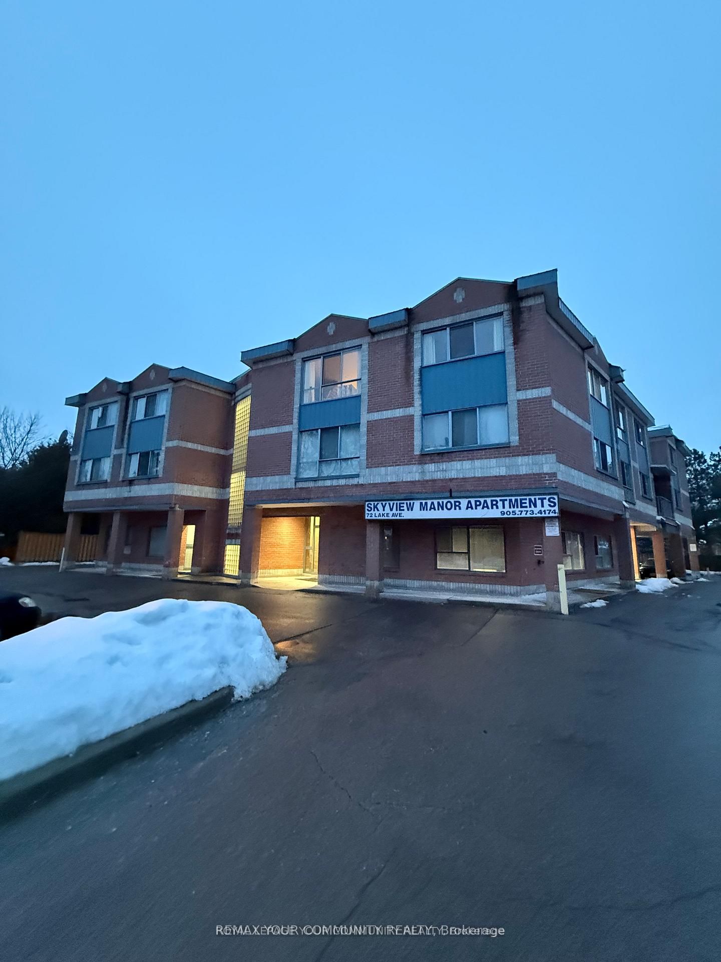 201-72 Lake Avenue, Richmond Hill, ON, L4E 2V4