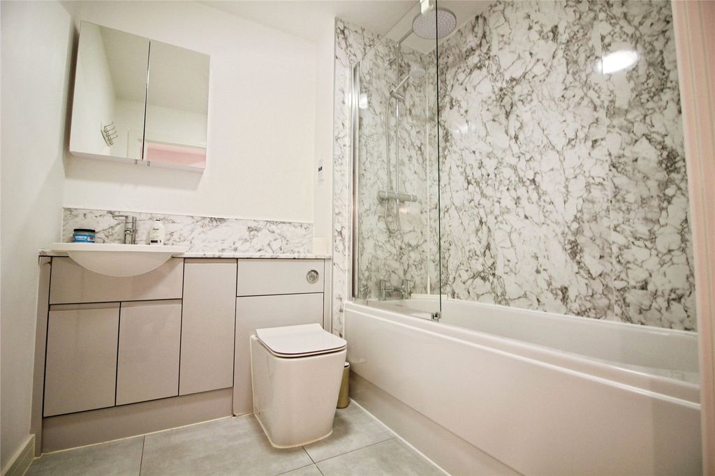 Additional image 8 of 1 bed flat for saleOscar Wilde Road, Reading RG1