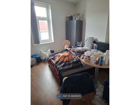 Broom Lane Levenshulme, Manchester M19, Room to rent