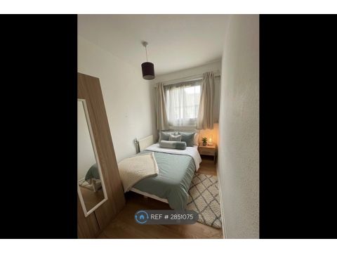 Simons Walk, London E15, Room to rent