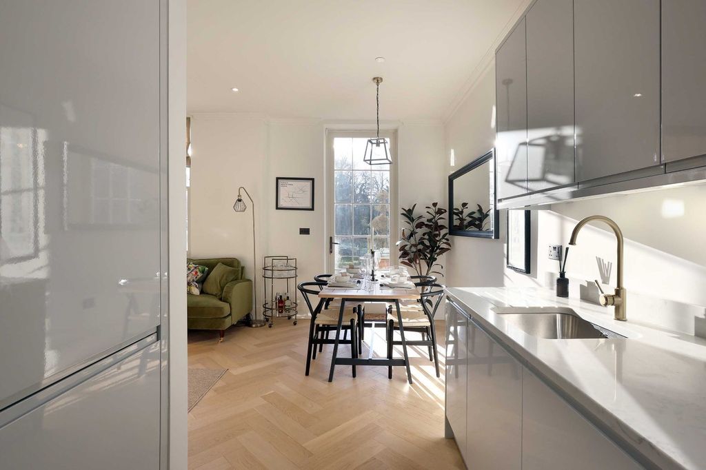 Additional image 4 of 3 bed flat for saleWesthorpe Park, Marlow, Buckinghamshire SL7
