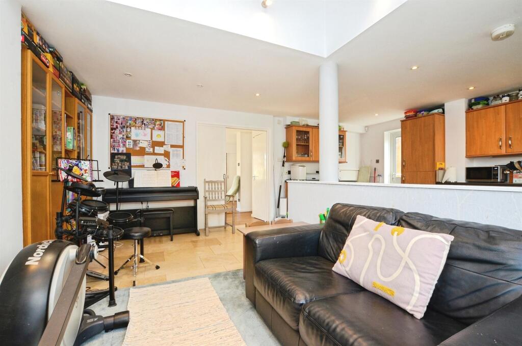Chesterton Avenue, Harpenden photo 3