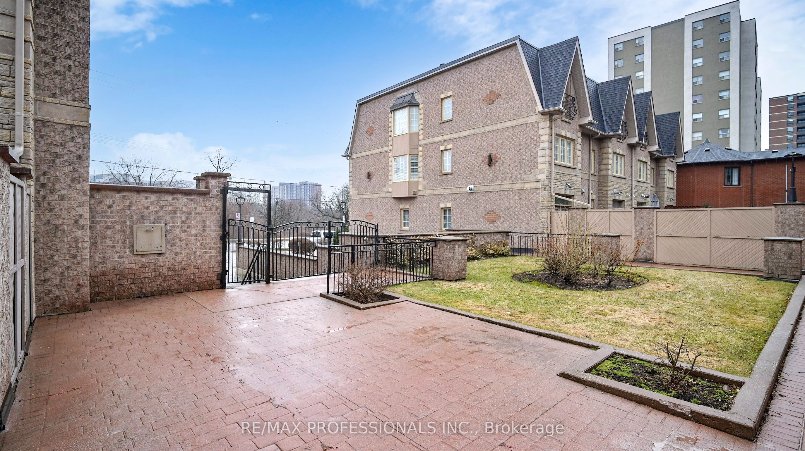 Additional image 2 of 544D Scarlett Road, Toronto, ON, M9P 2S2