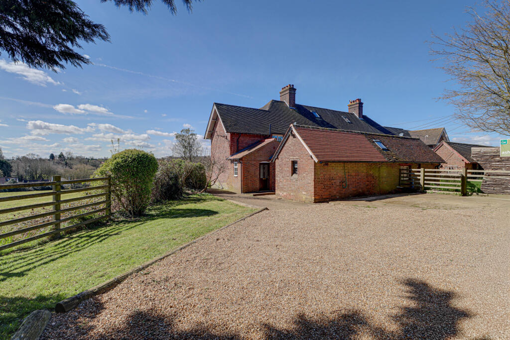 New Fiddlers Hill, Harpenden, AL5