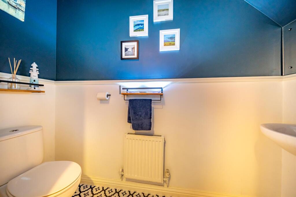 Kennedy Close, London Colney photo 5
