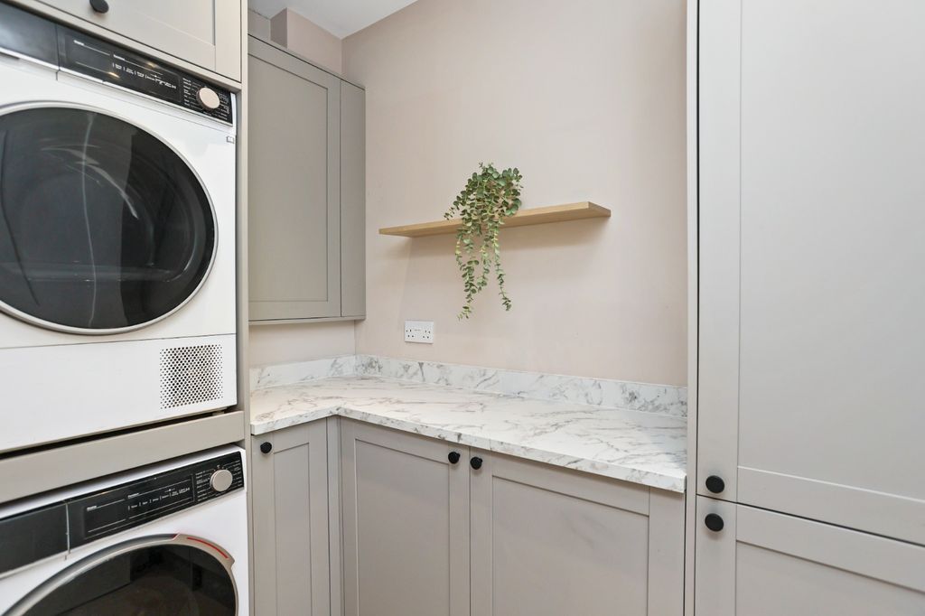 Additional image 9 of 3 bed bungalow for sale11 Marionville Park, Edinburgh EH7