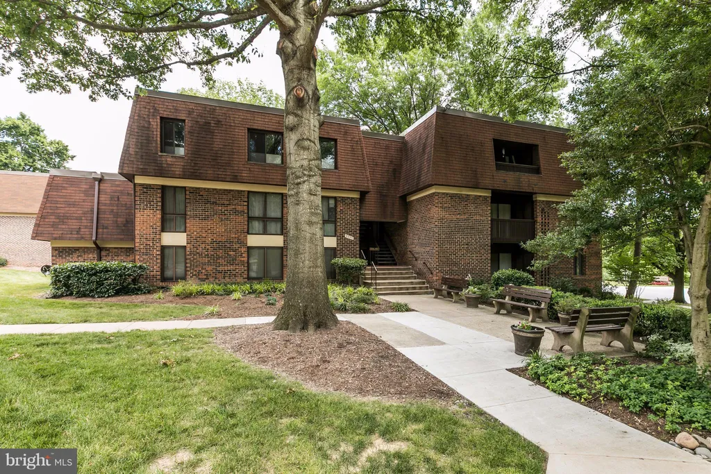 5255 Running Brook Road Unit 101, Columbia, MD 21044