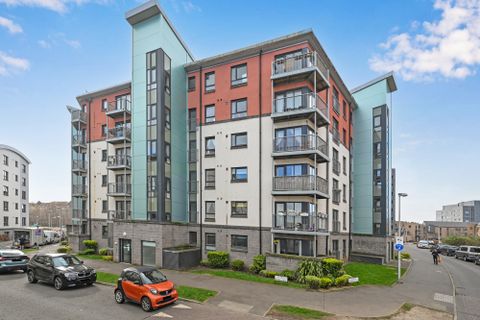2/11 Lochend Park View, Easter Road, Edinburgh EH7