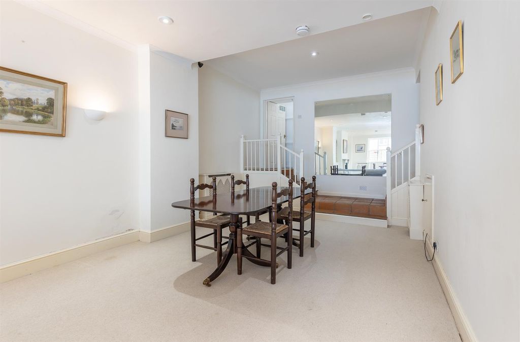 Additional image 6 of 2 bed flat for saleCowes, Isle Of Wight PO31