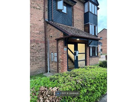 Hawthorne Crescent, West Drayton UB7, Studio to rent