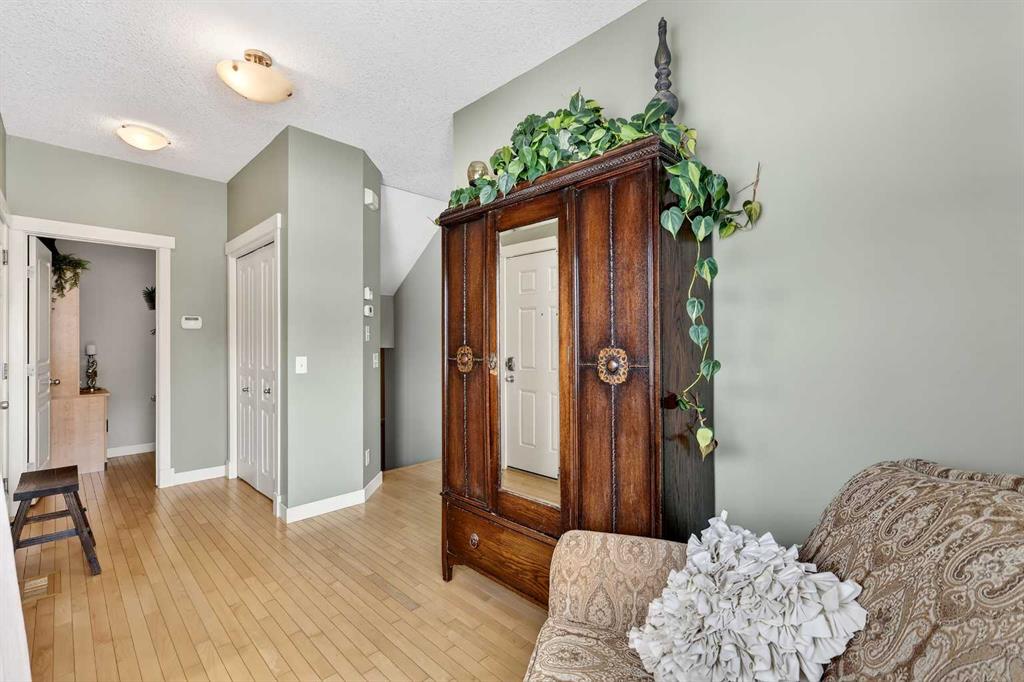 Additional image 4 of 162 Cougartown Circle SW, Calgary, AB, T3H0A3