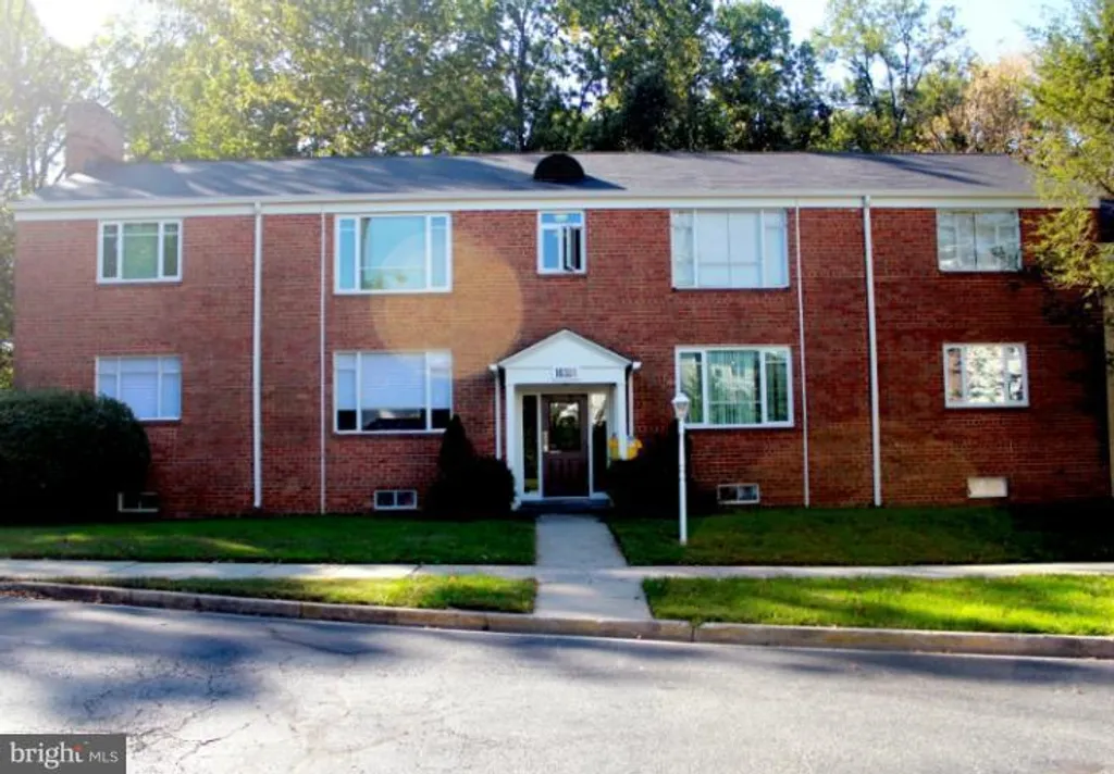10305 Montrose Avenue Unit M-202, Bethesda, MD 20814