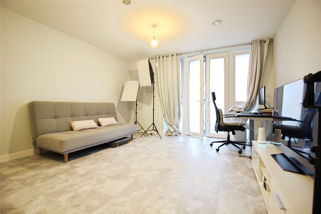 Additional image 5 of 1 bed flat for saleOscar Wilde Road, Reading RG1