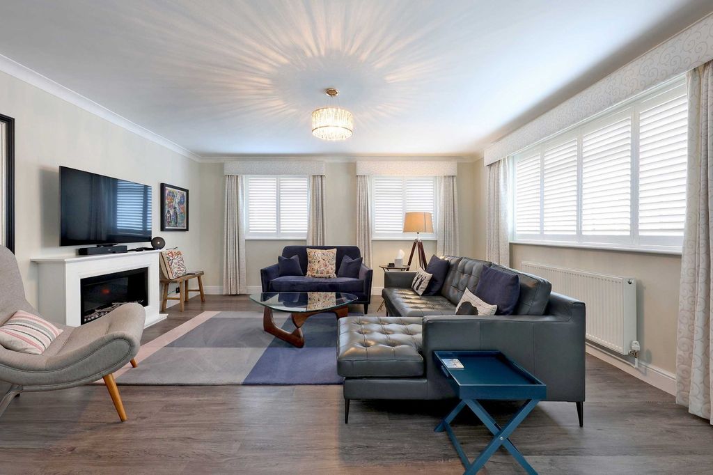 Additional image 2 of 4 bed flat for saleGrove Road, Beaconsfield, Buckinghamshire HP9