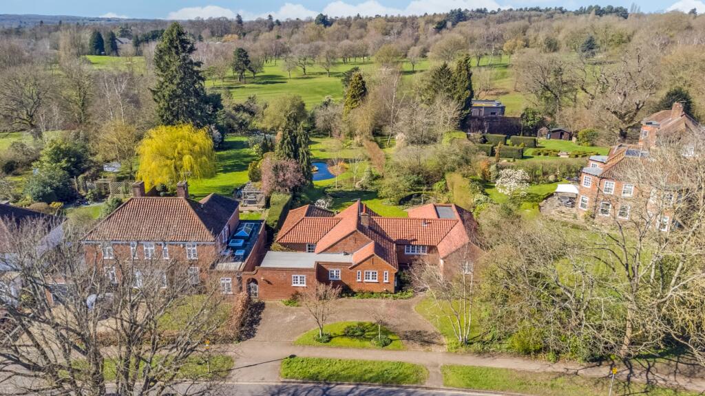 High Oaks Road, West Side, Welwyn Garden City, Hertfordshire, AL8