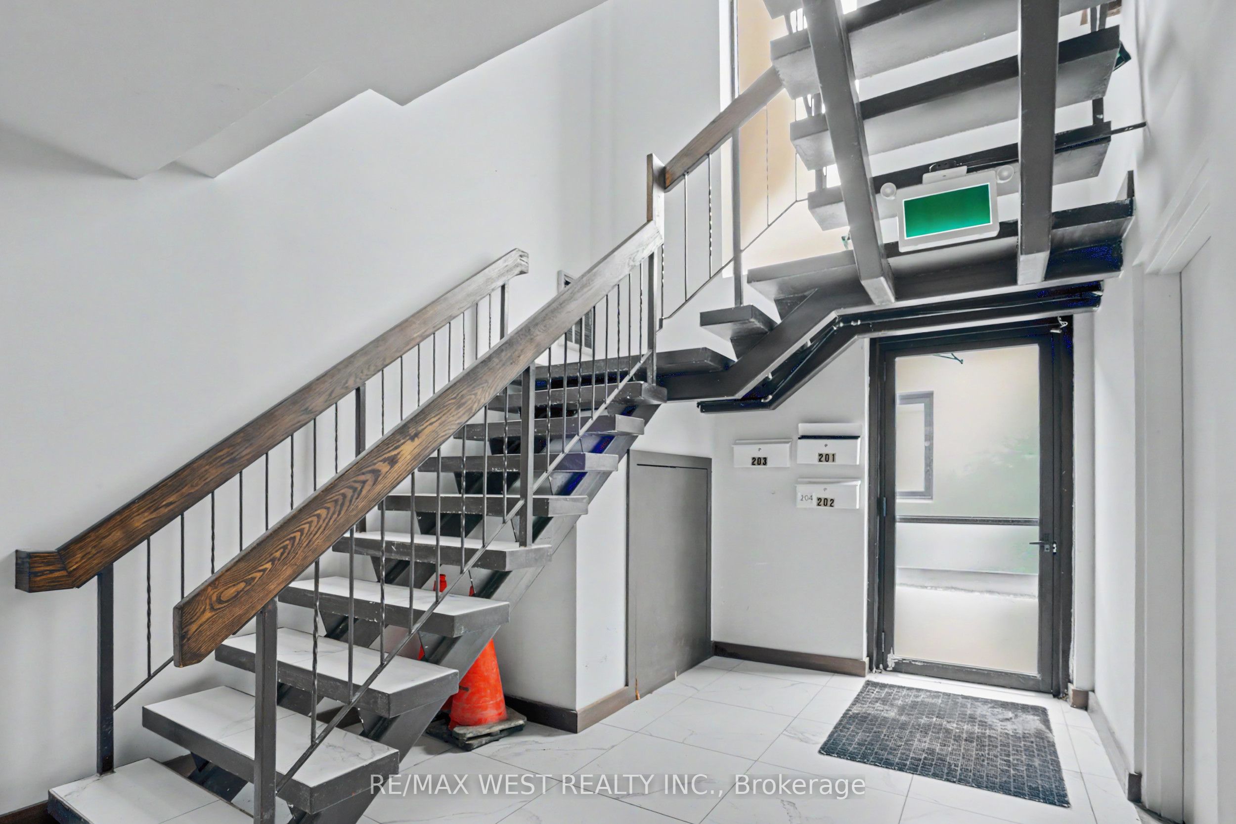 Additional image 2 of 204-6174 Yonge Street, Toronto, ON, M2M 3X1