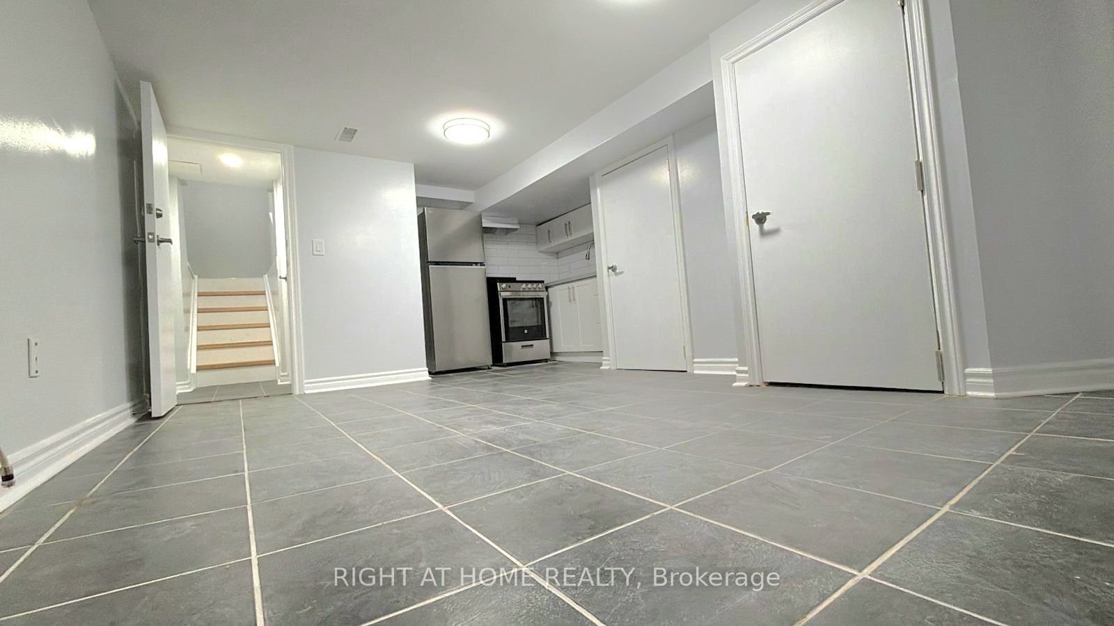 Basement-408 Strathmore Boulevard, Toronto, ON, M4C 1N5 photo 5
