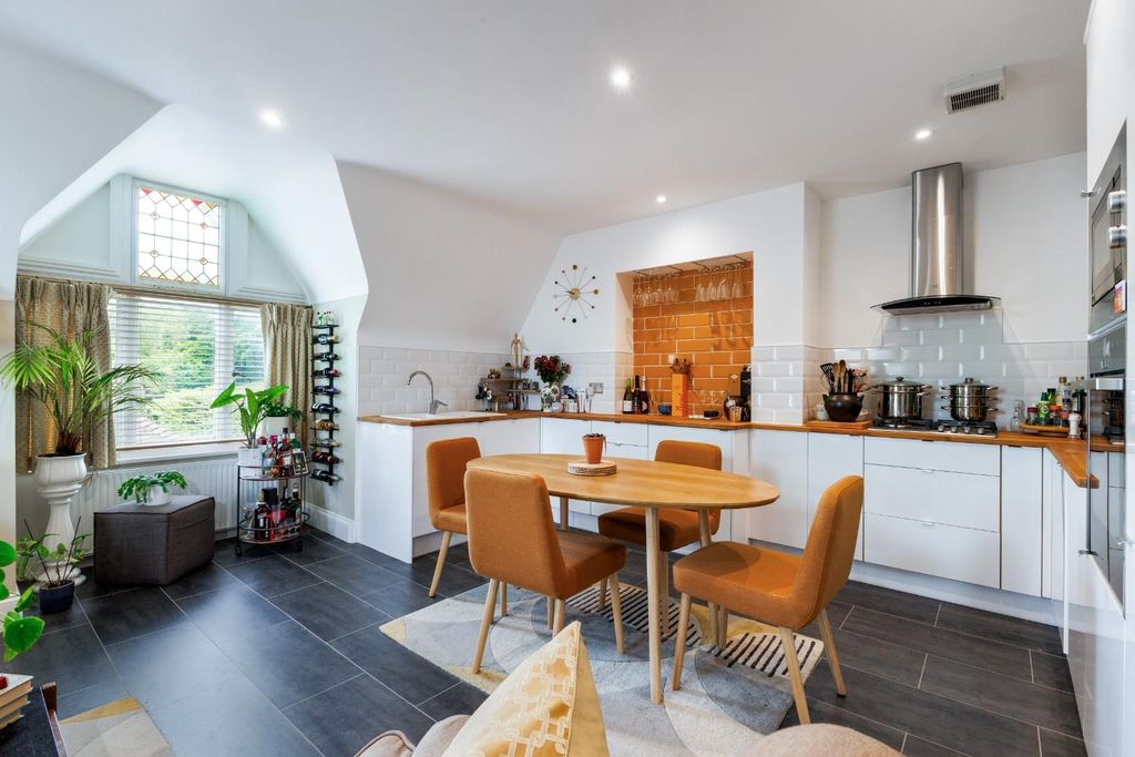 Additional image 5 of 2 bed flat for saleHughendon Manor, Petersfinger, Salisbury SP5