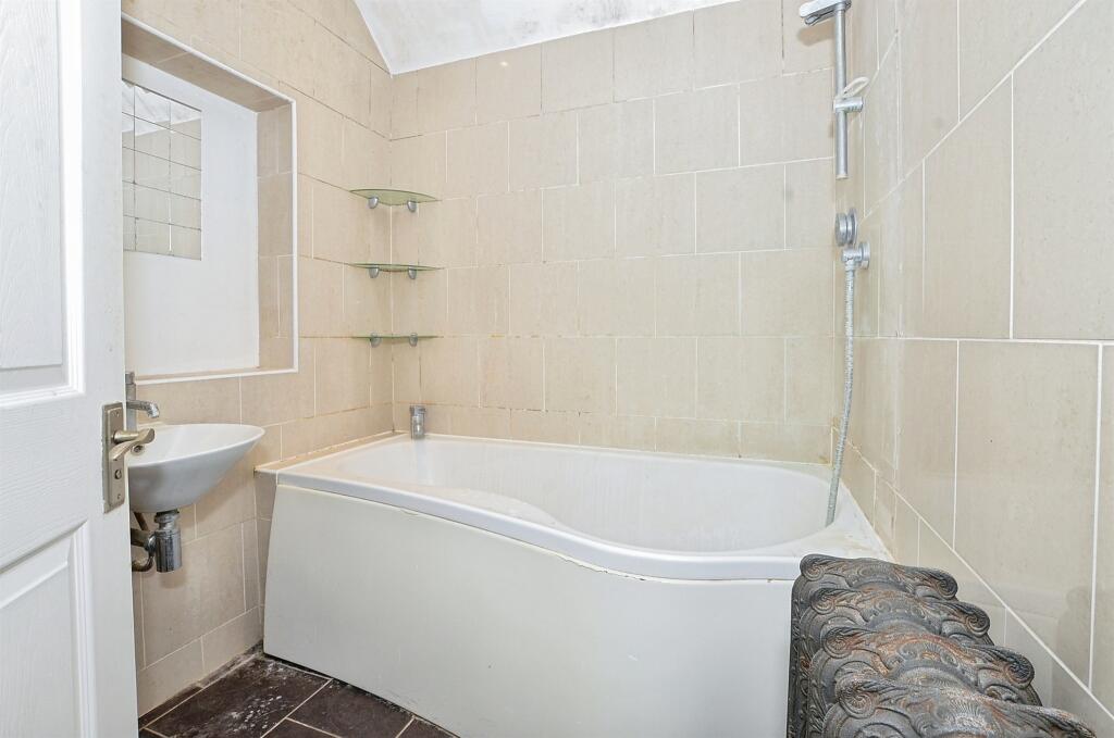 Additional image 11 of Crabtree Lane, Harpenden