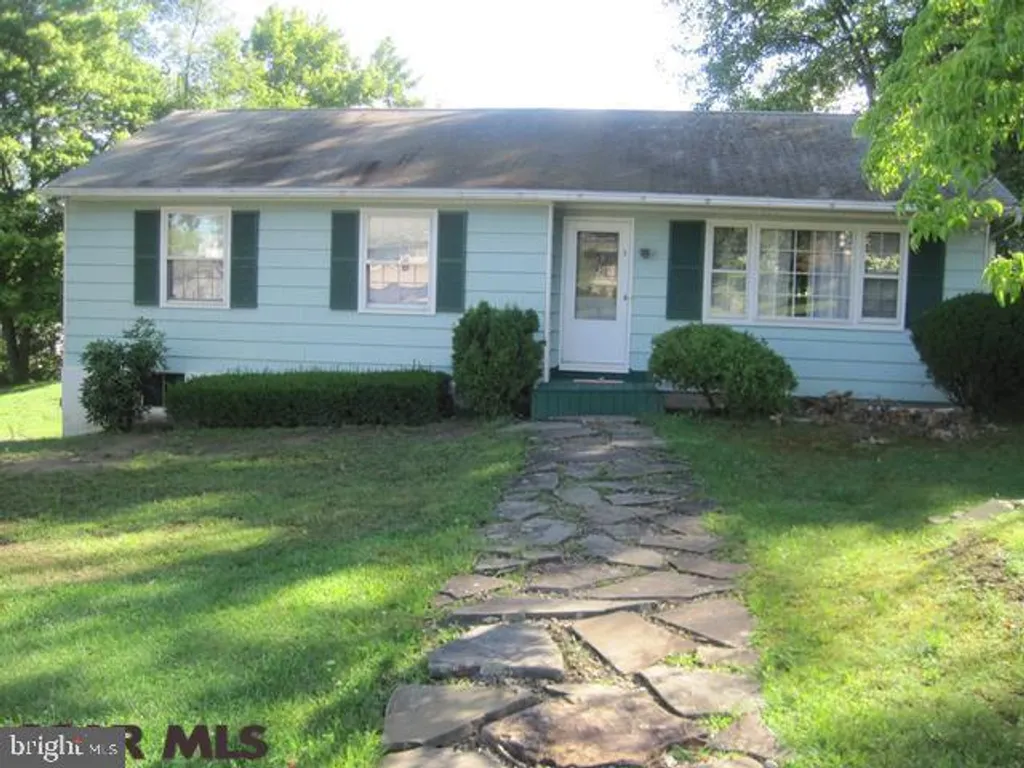 9 Collegewood Avenue, Lock Haven, PA 17745
