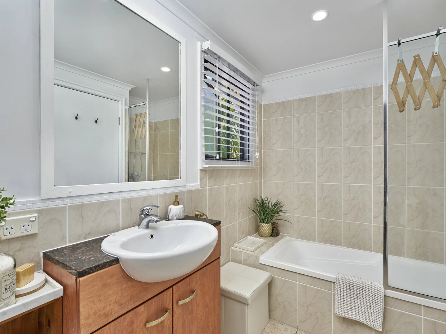 Additional image 21 of 11/5-7 Arlington Esplanade, Clifton Beach QLD 4879