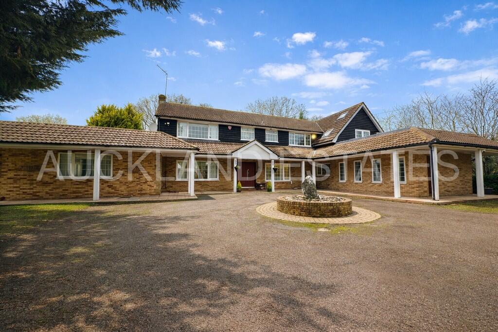 Foxes Lane, Brookmans Park, AL9