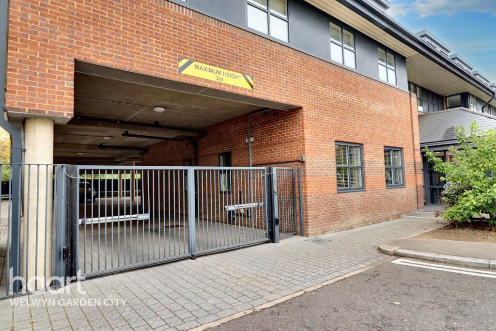 Additional image 12 of Great North Road, Hatfield