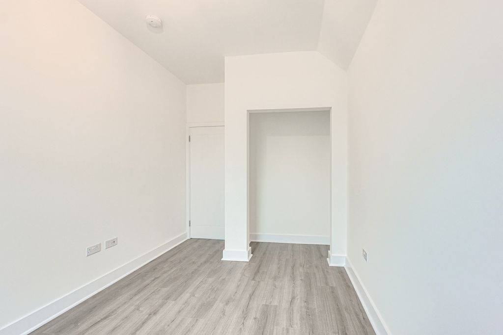 Additional image 8 of 1 bed flat for saleHigh Street, Rayleigh SS6
