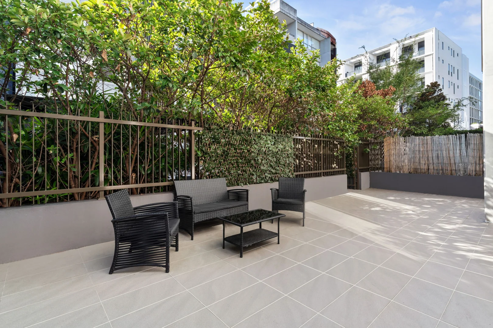2208/2 Mentmore Avenue, Rosebery NSW 2018 photo 4