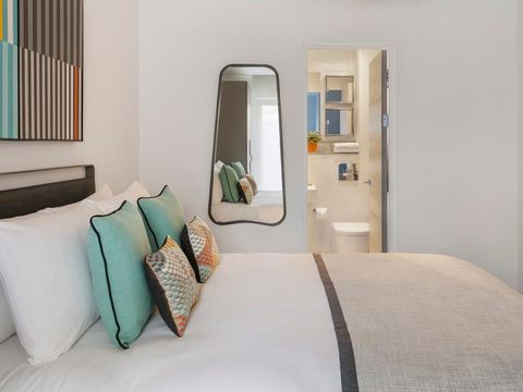 Queen Square, Brighton BN1, Studio to rent