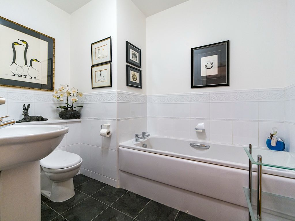 Additional image 10 of 2 bed flat for saleBinghill Grove, Aberdeen AB13