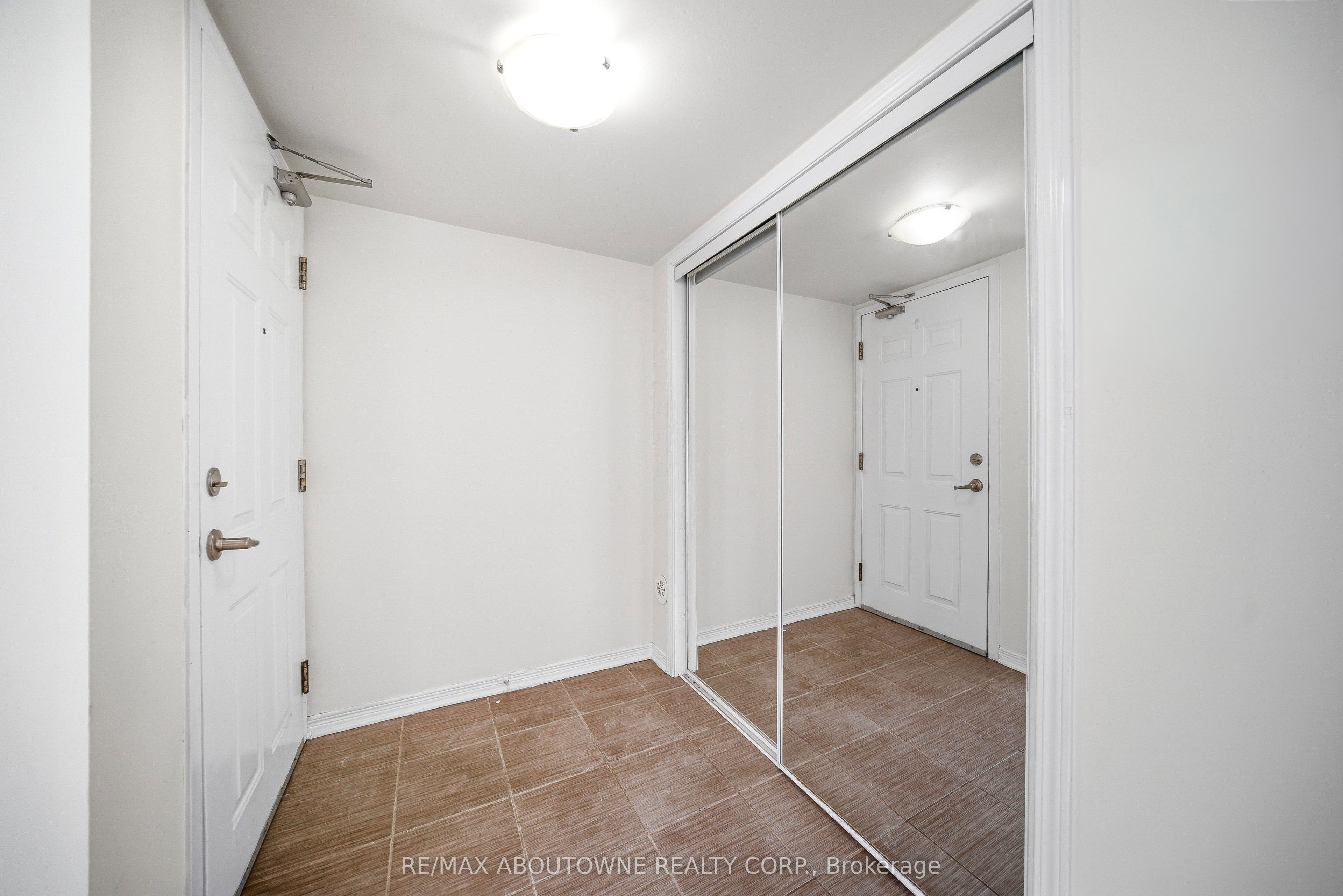 Additional image 4 of 106-2441 Greenwich Drive, Oakville, ON, L6M 0S4