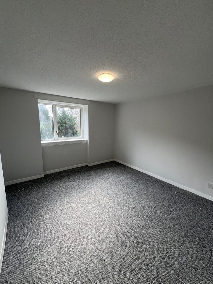 2 Bed Flat, Sandaig Road, G33, N1 7GU photo 4