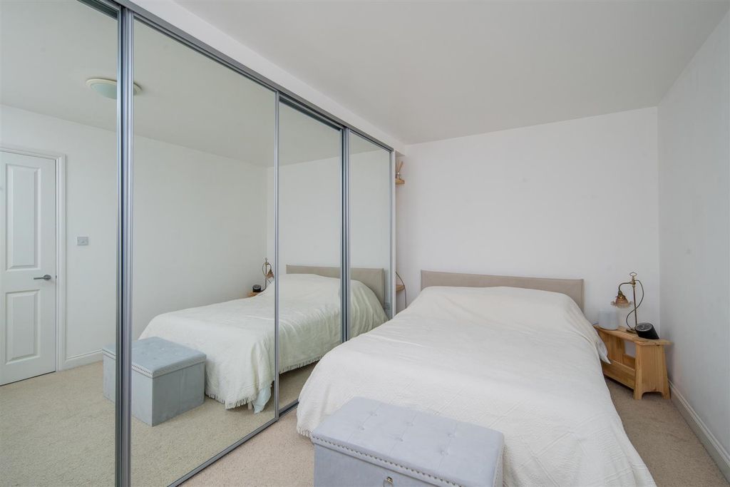 Additional image 4 of 1 bed flat for saleCowes, Isle Of Wight PO31