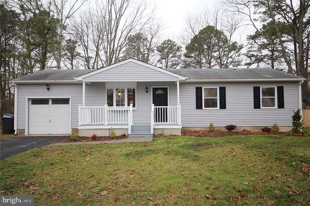 212 Salty Avenue, Manahawkin, NJ 08050