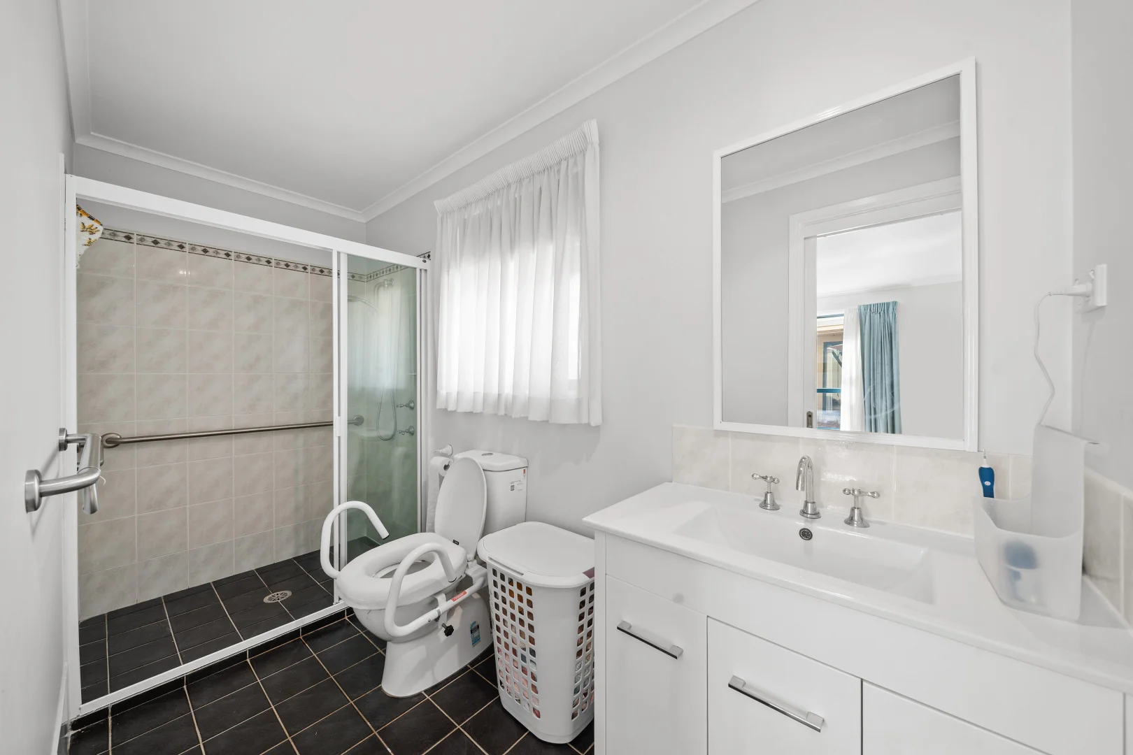 Additional image 14 of 13/2 Dines Place, Bruce ACT 2617