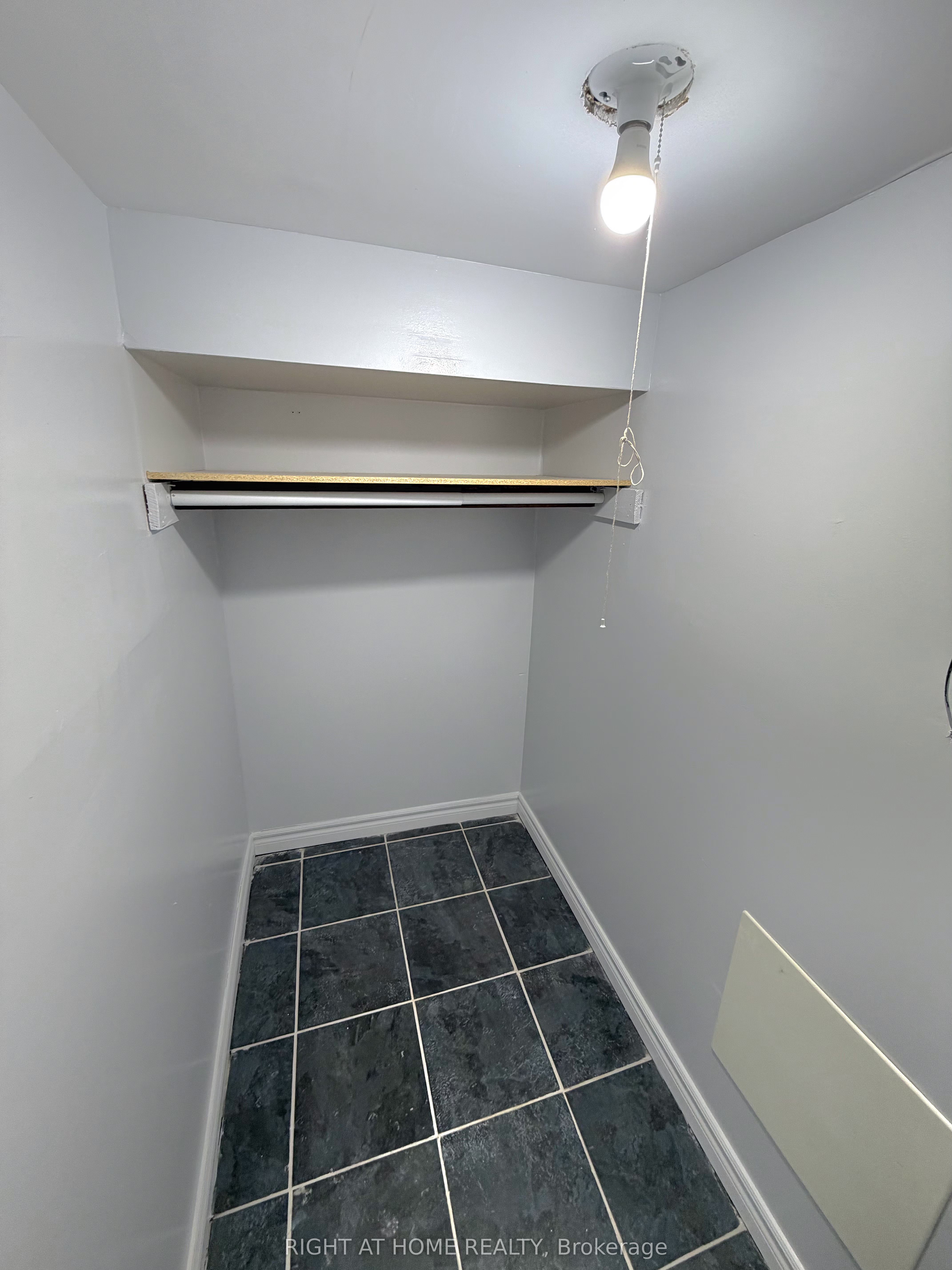 Basement-408 Strathmore Boulevard, Toronto, ON, M4C 1N5 photo 4