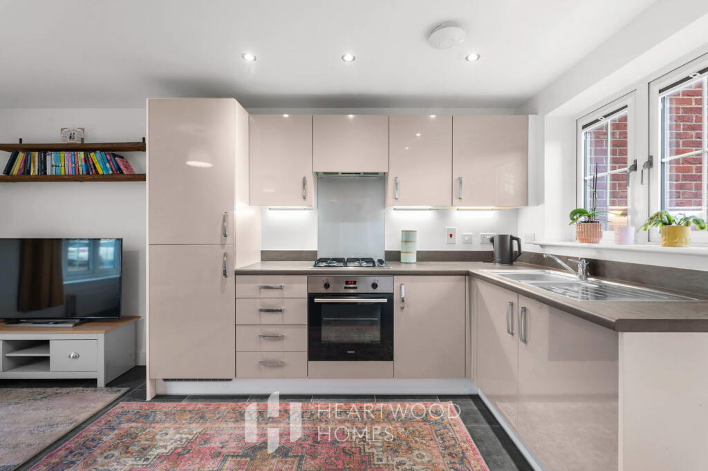 Peregrine Way , St. Albans, AL4 0BB