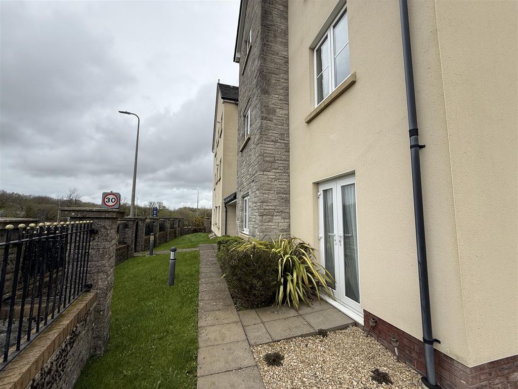 Additional image 25 of 2 bed flat for saleRhodfa'r Ceffyl, Ffoslas, Kidwelly SA17