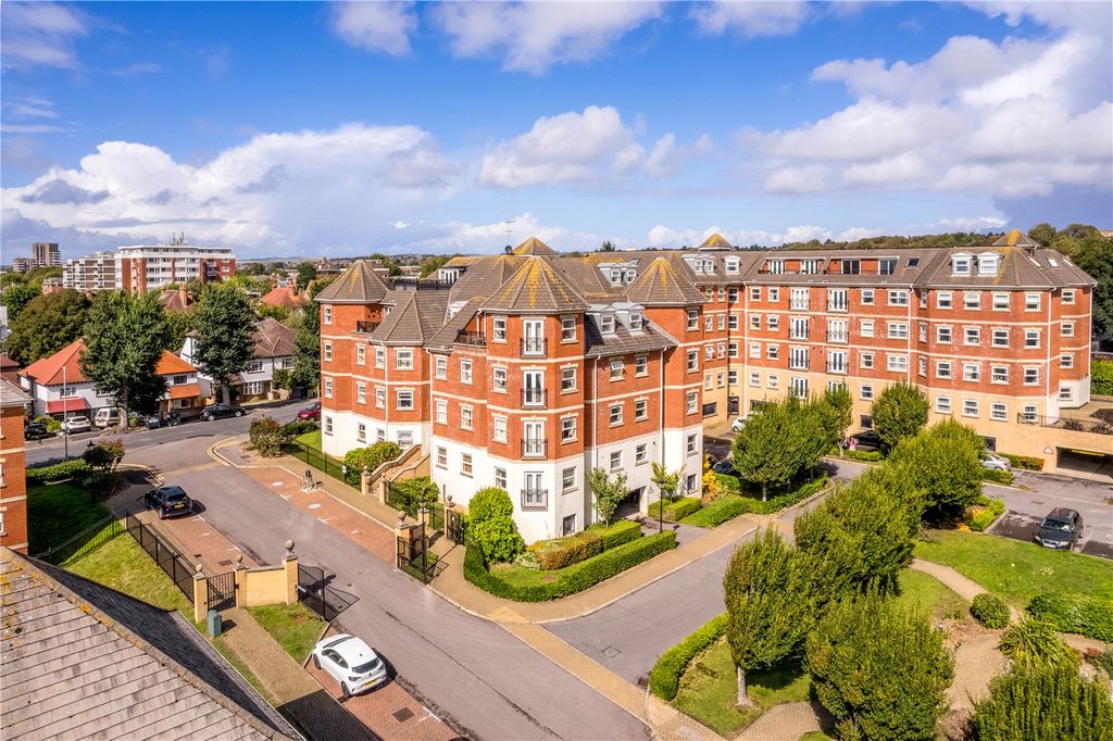 2 bed flat for saleChatsworth Square, Hove, East Sussex BN3